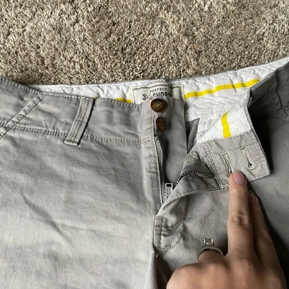 Old Navy Women’s gray shorts size 4 - Picture 5 of 8